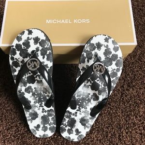 NWT Micheal Kors Flip Flop